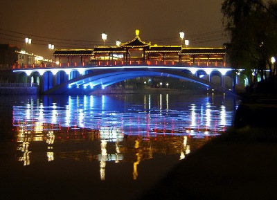 Yangzhou's Grand Canel, by night
