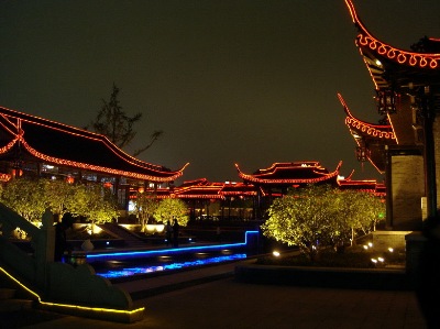 Yangzhou lighting for the delight of those who view.