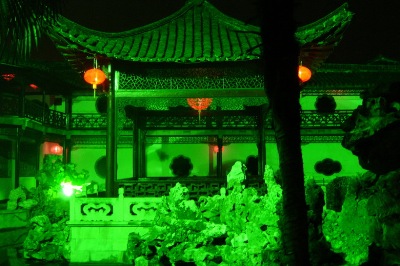 Back to He Yuan architectural elements & mountain rocks, in Yangzhou, by night.