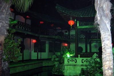 Different effects of lighting can make for a whole new vista, in the He Yuan, by night.