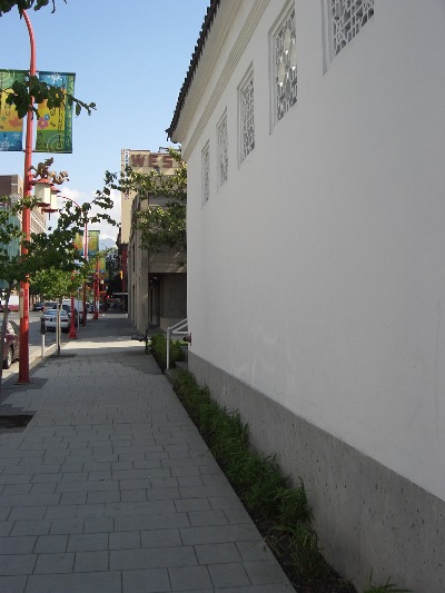 Round the corner and into Carrall Street - moving along the Wall.