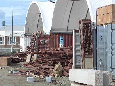 Did you notice on an earlier photo, these temporary white gazebo-like structures, at the Southern end of the site ? Yes, again, for a protection for architectural elements - 19/08/07.