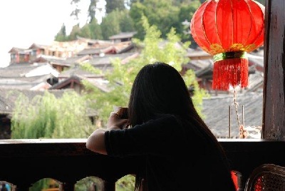 A Chinese visitor [ Friend of Chinesegardenscene.cn ] looking out from inside, somewhere in Yunnan.