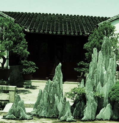 Diminishing scale, displayed with real-time architecture, tree & landscape penjing.