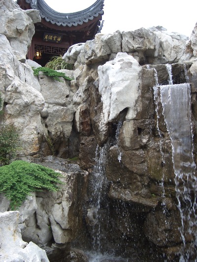 Mountain waterfall, in the Dunedin Chinese Garden  " Lan Yuan."
